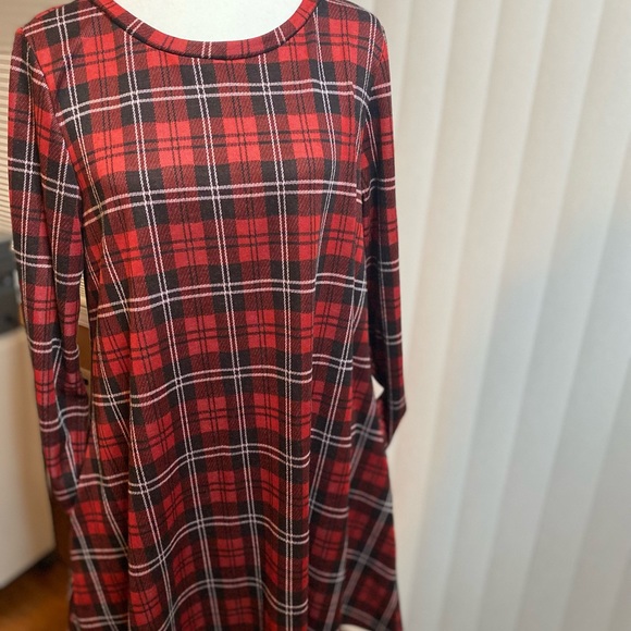 Red Plaid Dress with pockets size Large. Never worn, no stains or rips. - Picture 4 of 8